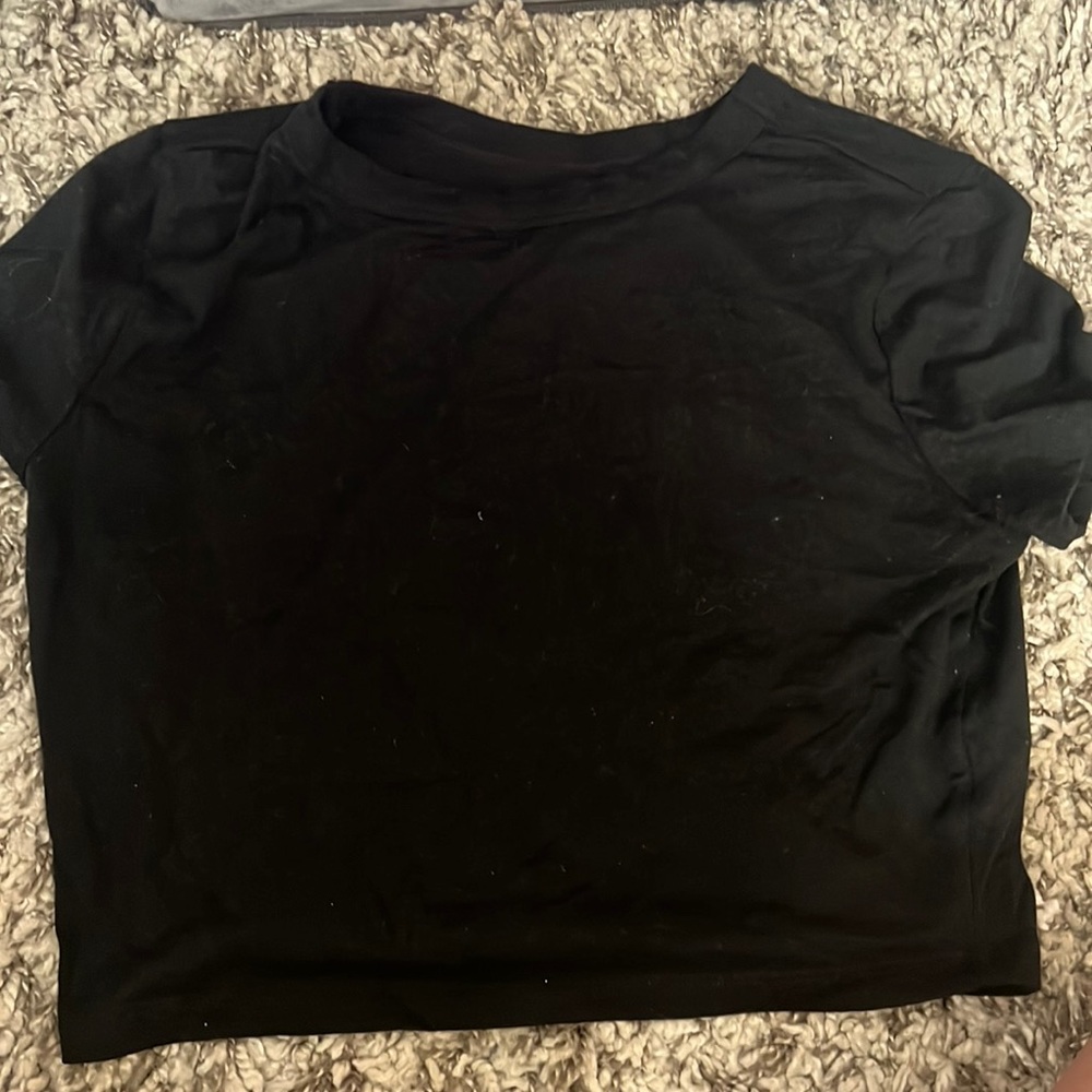 Black crop tee